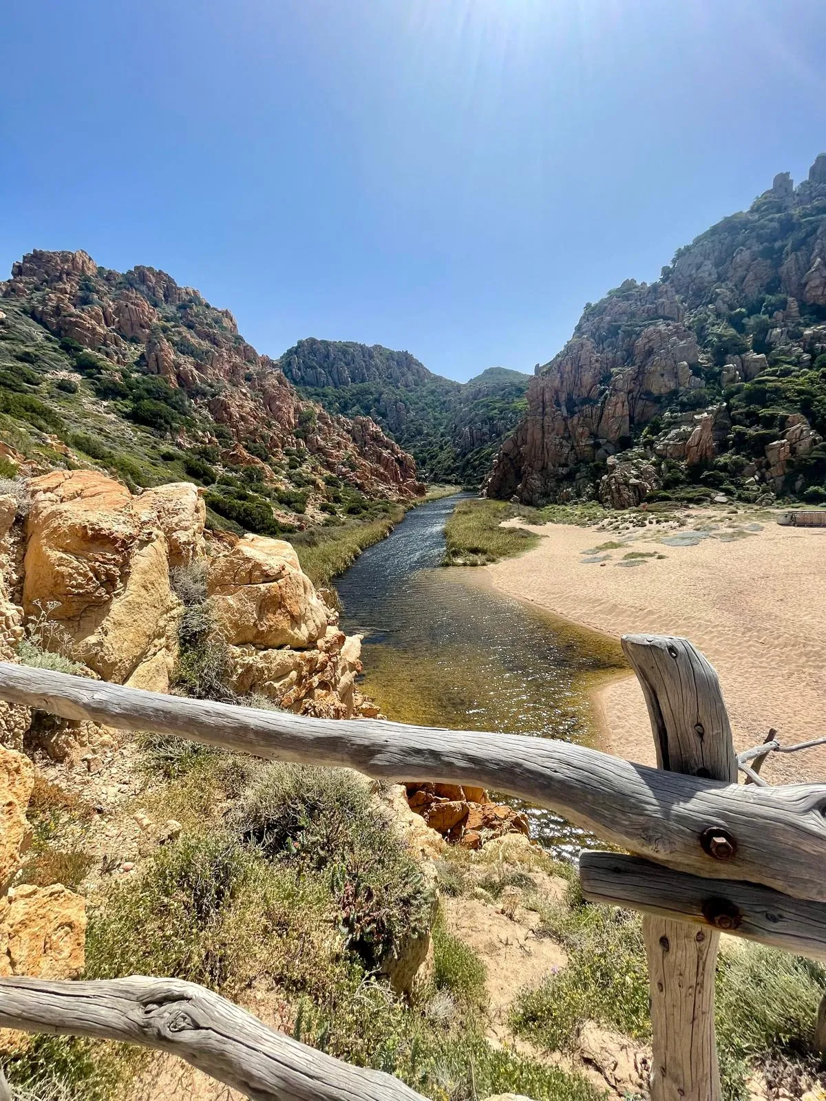 The Riu Li Cossi stream behind the beach